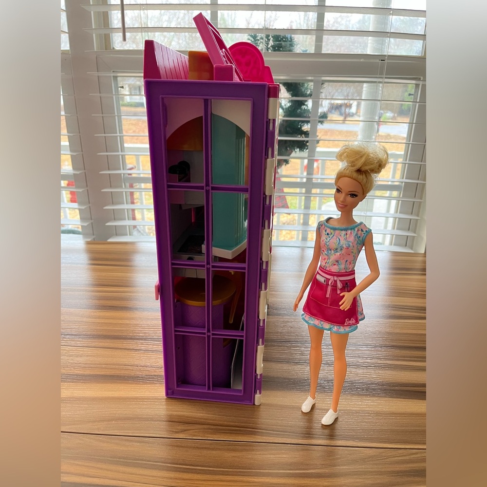 Barbie Cook ‘n Grill Restaurant Playset with Barbie Doll, 36 Pieces - Picture 6 of 12